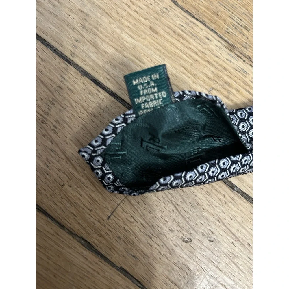 Lauren Ralph Lauren Necktie Tie Geometrical Pattern 100% Silk Green Tag